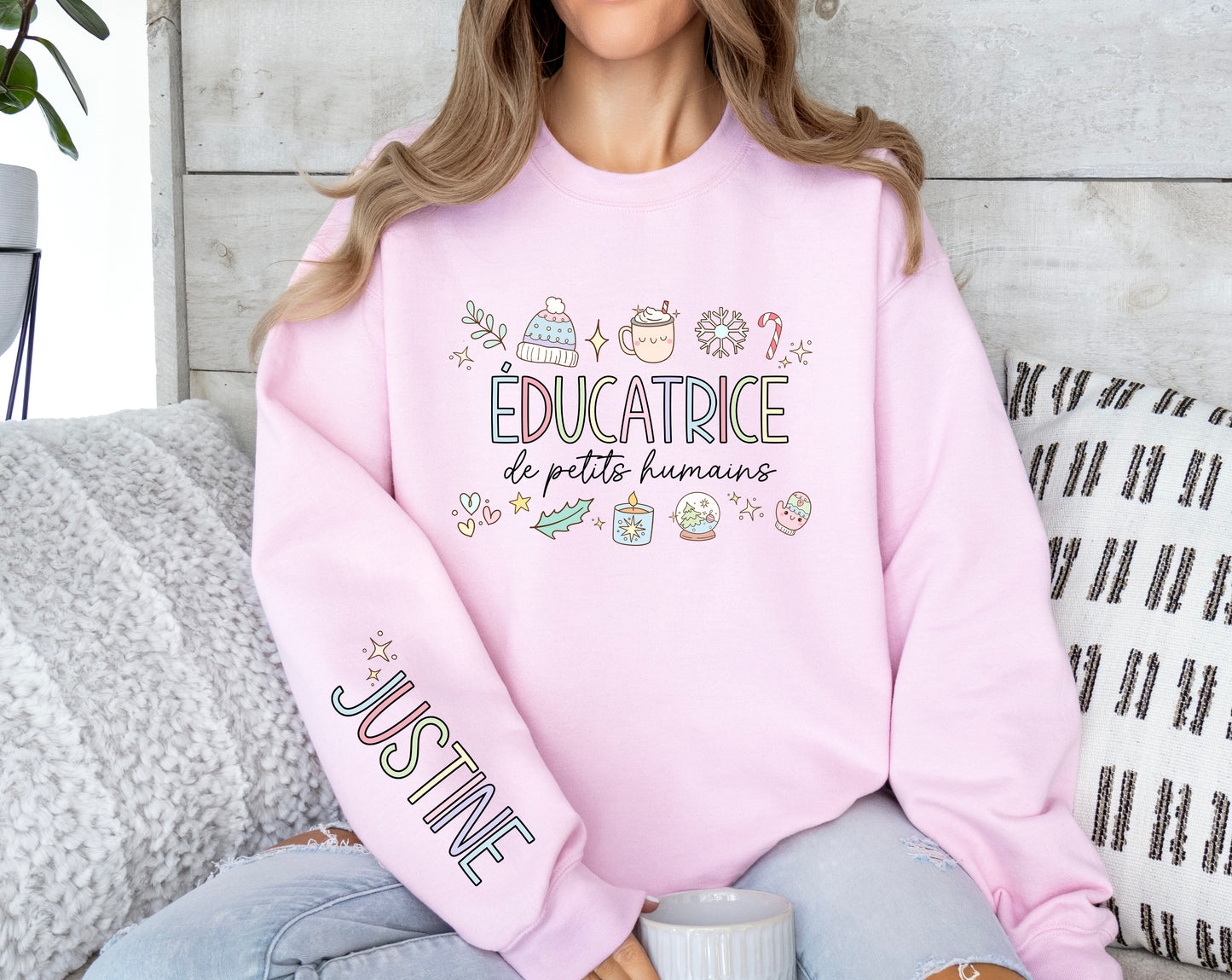 Éducatrice de Petits Humains With Name On Sleeve Crewneck