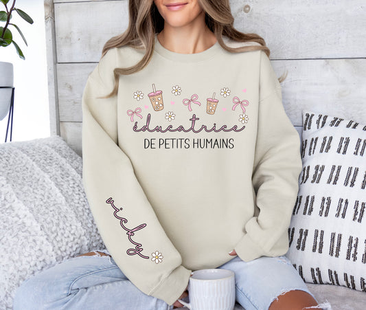 Éducatrice de Petits Humains With Name On Sleeve Crewneck