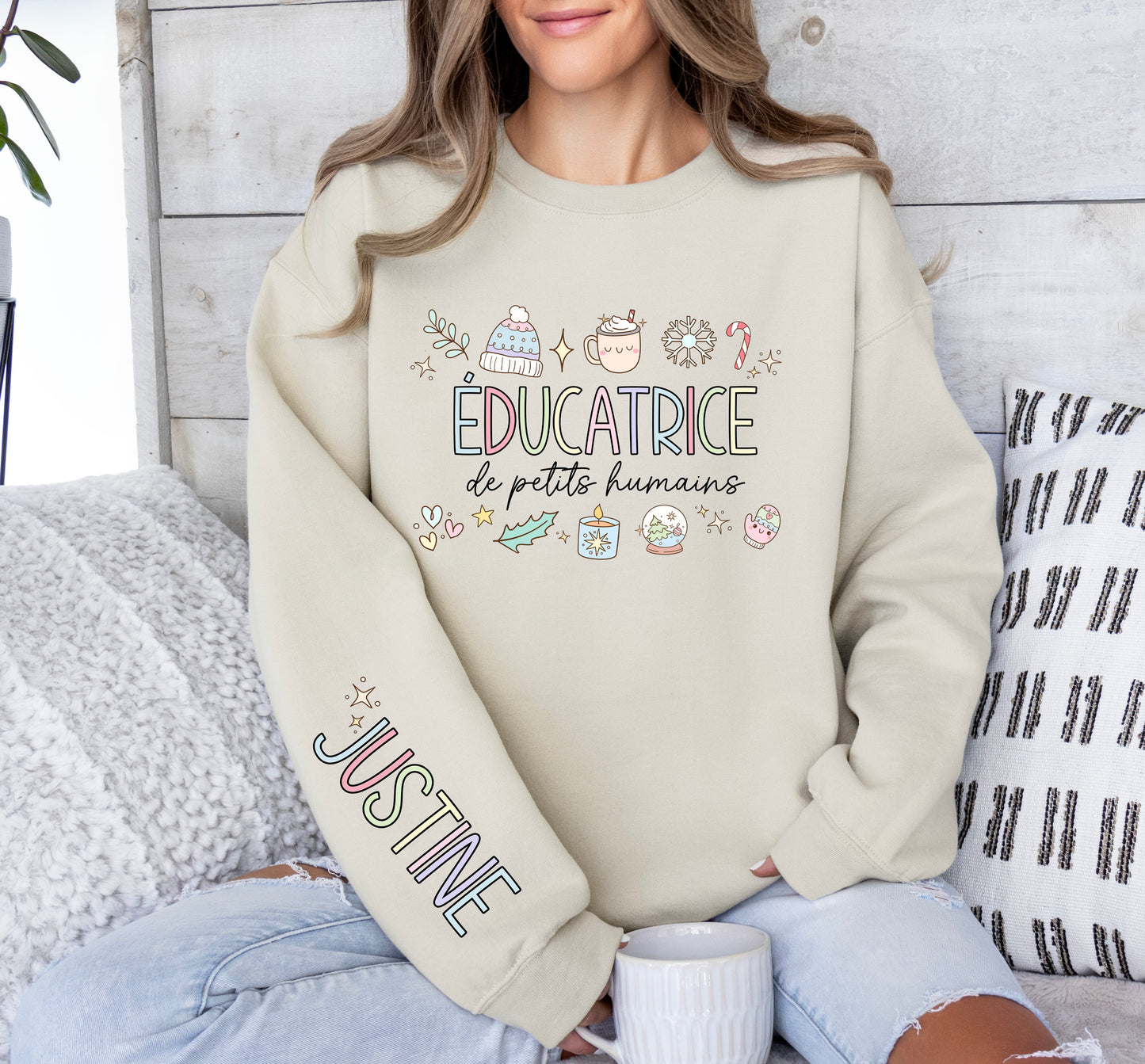 Éducatrice de Petits Humains With Name On Sleeve Crewneck