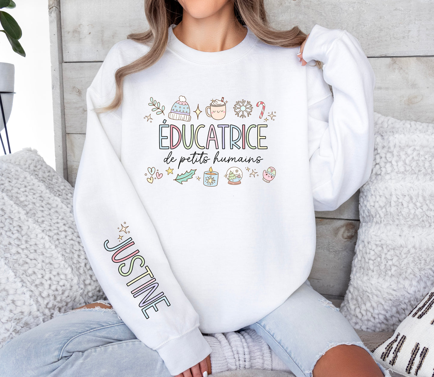 Éducatrice de Petits Humains With Name On Sleeve Crewneck
