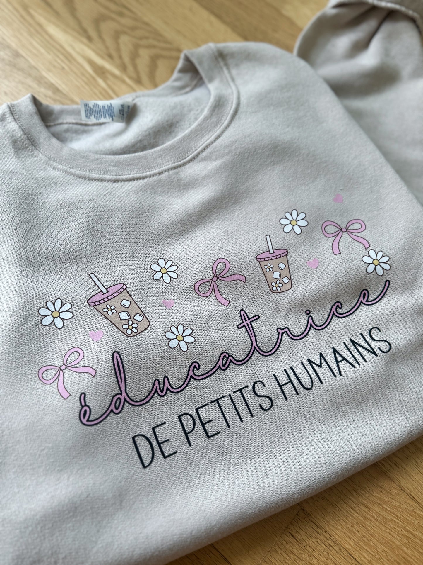 READY TO SHIP MEDIUM Éducatrice de Petits Humains Crewneck