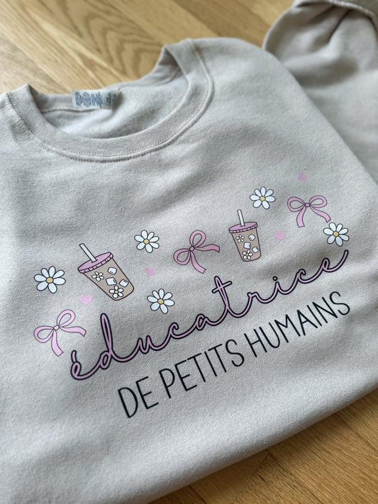READY TO SHIP MEDIUM Éducatrice de Petits Humains Crewneck