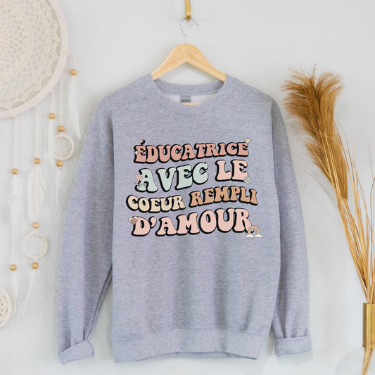 Éducatrice Avec Le Coeur Rempli D'Amour Crewneck