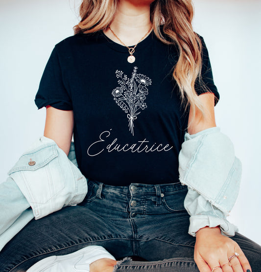 READY TO SHIP MEDIUM Éducatrice T-Shirt