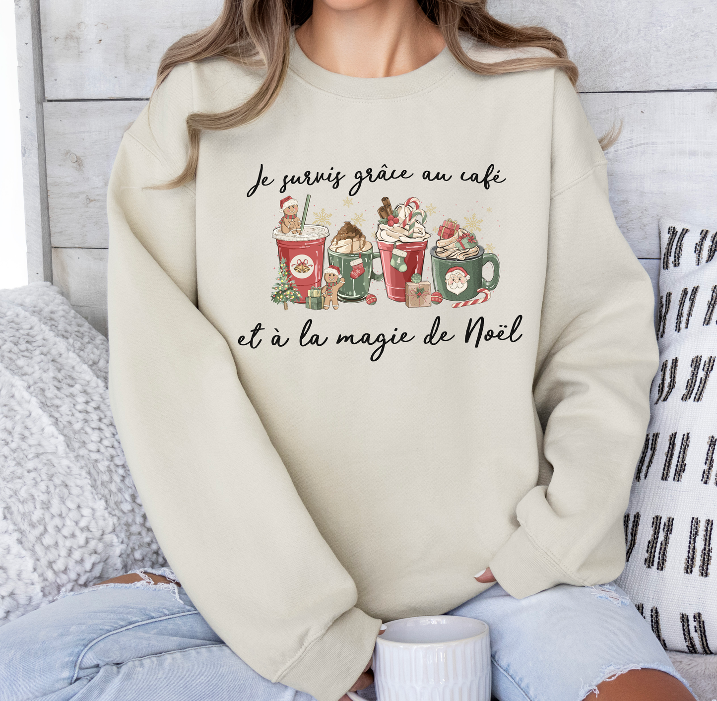 Je Survis Grâce Au Café et à la Magie de Noël Crewneck