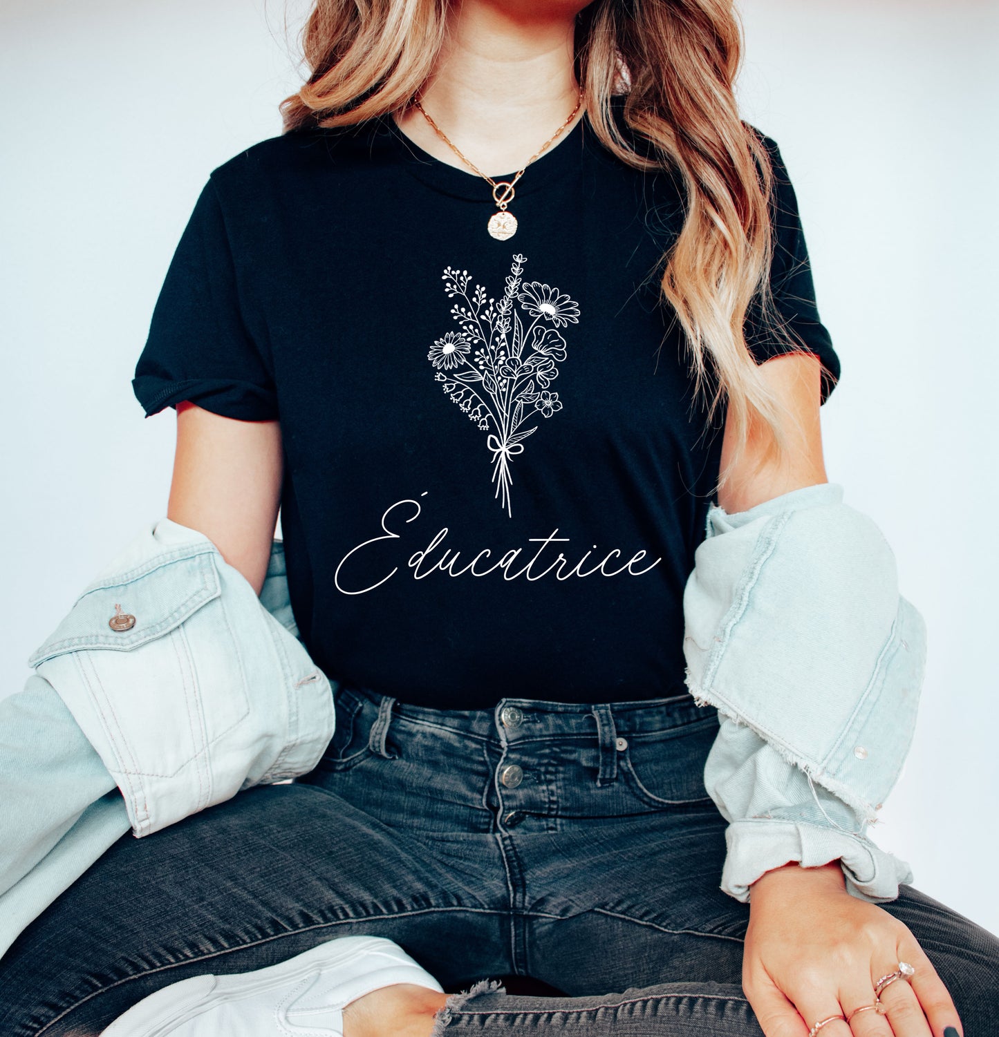 READY TO SHIP MEDIUM Éducatrice T-Shirt
