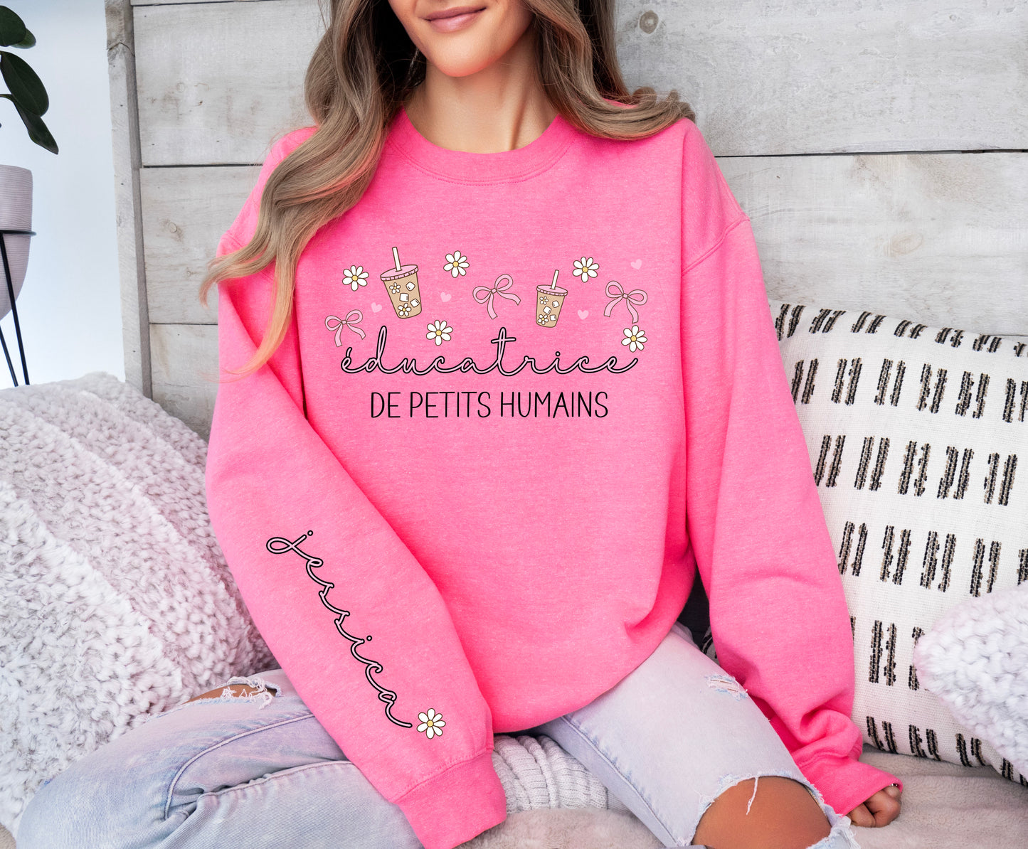 Éducatrice de Petits Humains With Name On Sleeve Crewneck