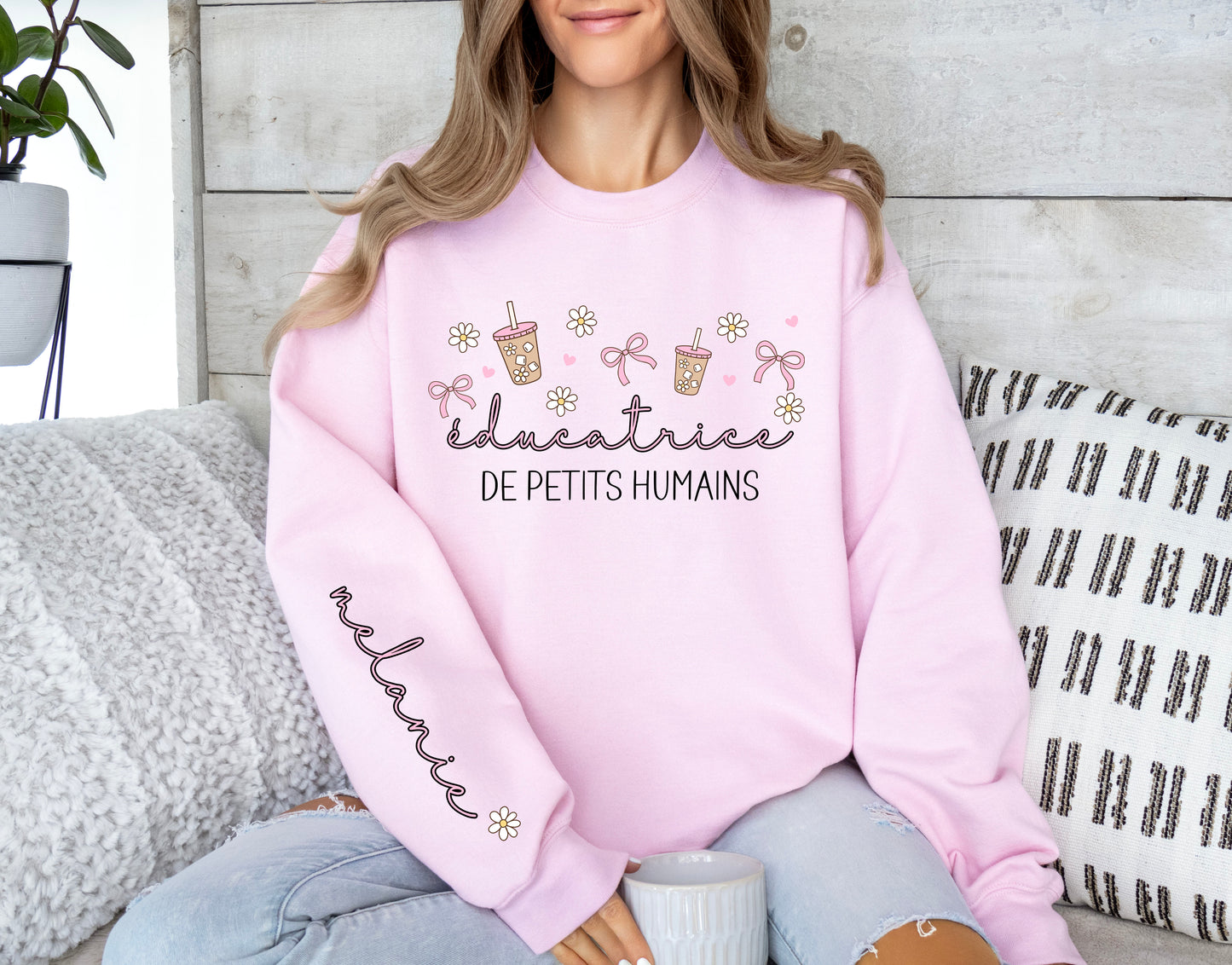 Éducatrice de Petits Humains With Name On Sleeve Crewneck